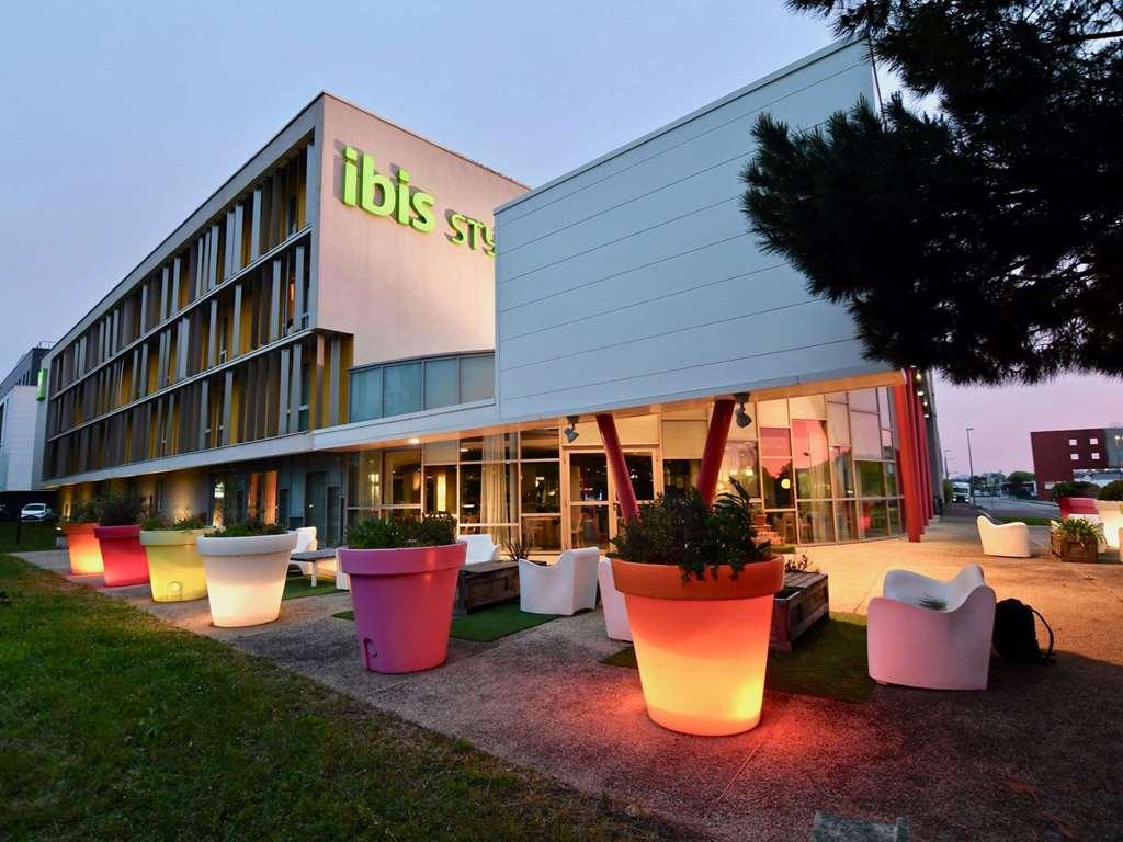 南特雷泽宜必思经济机场酒店 外观 照片